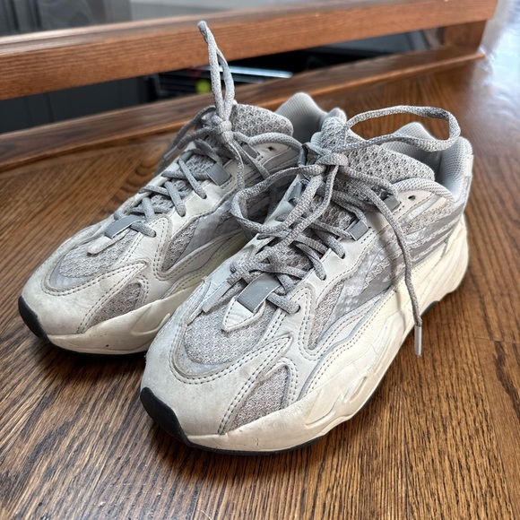 Yeezy Boost 700 V2 Static - Picture 1 of 13